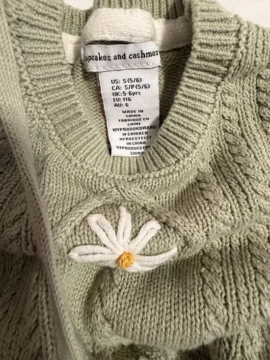 cupcakes & cashmere sage green cable knit dress with daisy applique - Picture 5 of 5